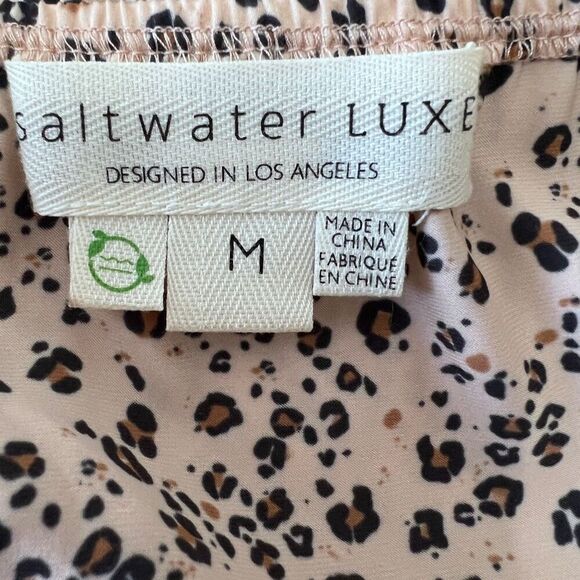 Saltwater Luxe tan and black leopard crop top with ruffle bottom v neck medium - Picture 8 of 10